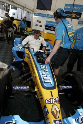 Sainz prueba el R25 de Alonso
